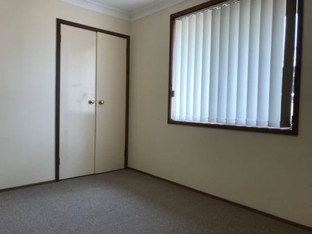 THREE BEDROOM VILLA IN QUIET CUL-DE-SAC - Photo 3
