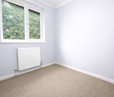 3 bedroom end of terrace house to rent - Photo 2