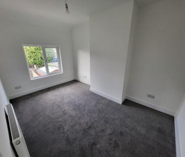 4 bedroom semi-detached house to rent - Photo 3