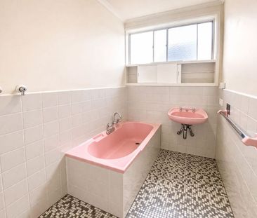 TWO BEDROOM APARTMENT IN PRIME LOCATION | FLARE REAL ESTATE - Photo 3