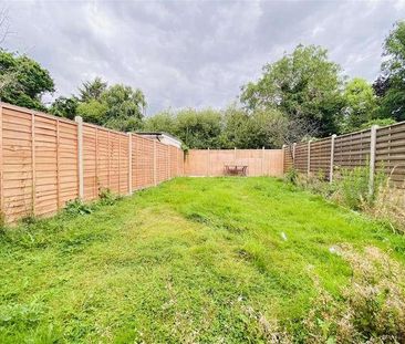 Fully Renovated Double Bedroom House In Edgware, HA8 - Photo 2