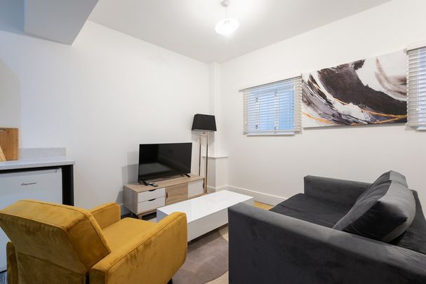 High Street - Photo 1