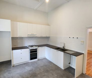 Period Perfect & Perfectly Renovated - Photo 2