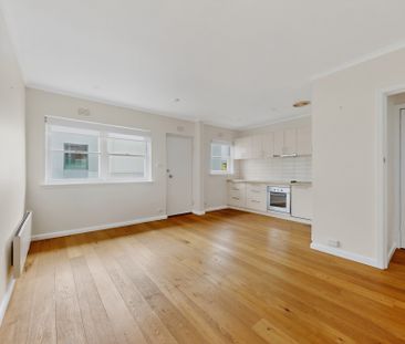 12/93 Ormond Road, Elwood VIC 3184 - Apartment For Rent | Domain - Photo 2