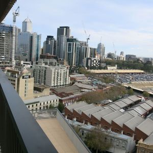 Modern Living in the Heart of Carlton - Photo 3