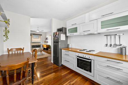 NEAT & TIDY UNIT IN PRIME LOCATION - Photo 3