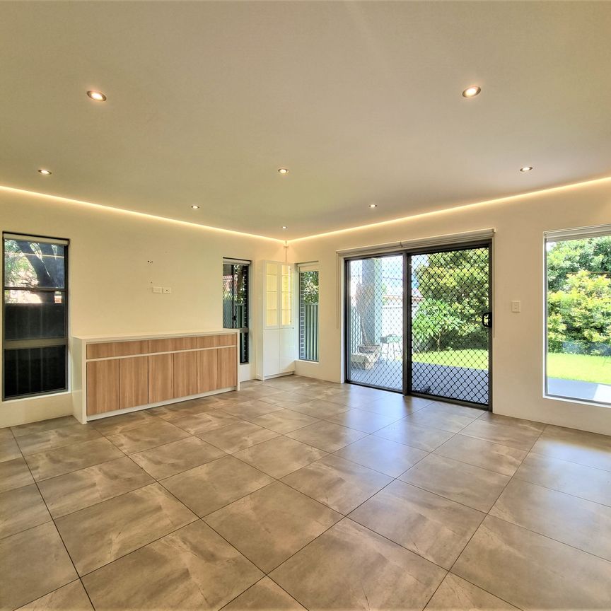 Stylish and Timeless Four Bedrooms Duplex - Photo 1