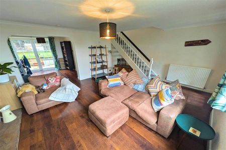 3 Bedroom Link Detached To Let - Photo 3