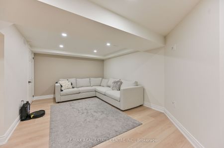 For Lease - 2559 Addingham Crescent, Oakville, Ontario - Photo 4