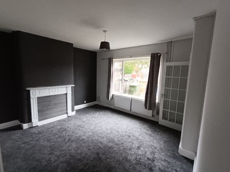 Beautiful 3-bedroom Terraced Home - Photo 2