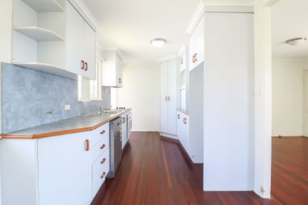 WELCOME TO 41 FLINDERS STREET - WHERE LIFESTYLE MEETS LOCATION! - Photo 4