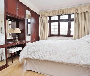 Abbotts Close, Romford, RM7 - Photo 4