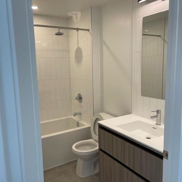 For Lease - 8 Beverley Glen Boulevard Unit# 805, Vaughan, Ontario - Photo 1