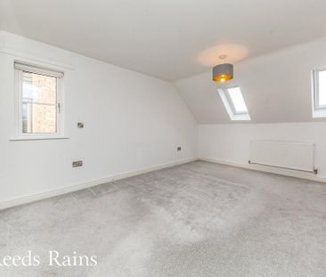 3 bedroom semi-detached house to rent - Photo 6