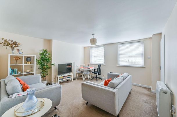 2 bedroom flat to rent - Photo 1