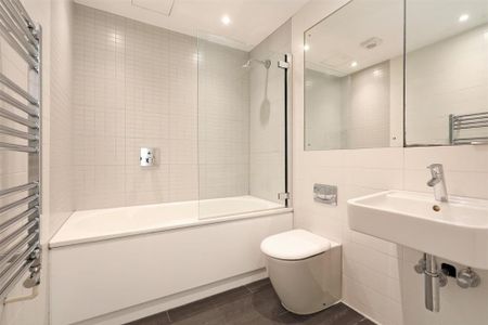 3 bedroom flat to rent - Photo 3