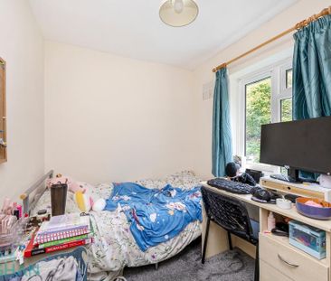 4 bedroom semi-detached house to rent - Photo 2