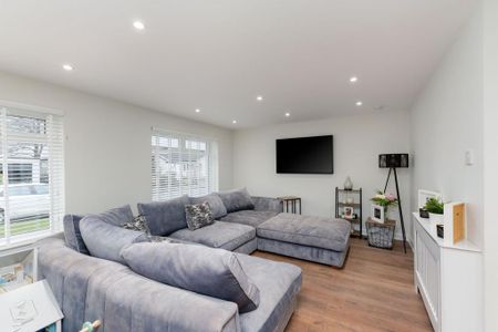 3 bedroom detached bungalow to rent - Photo 3