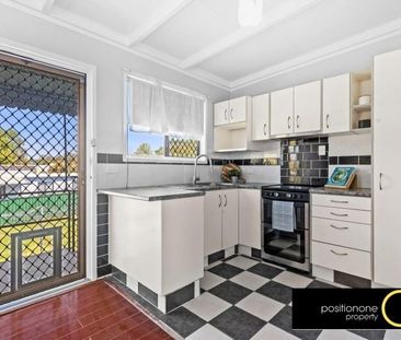 Highset home with bonus kitchenette and teenagers retreat under! - Photo 2