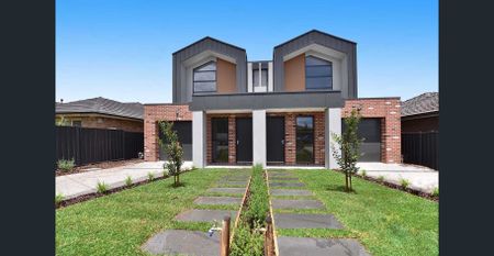 The Future Looks Lovely - Photo 3