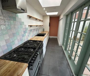 4 bedroom terraced house to rent - Photo 1