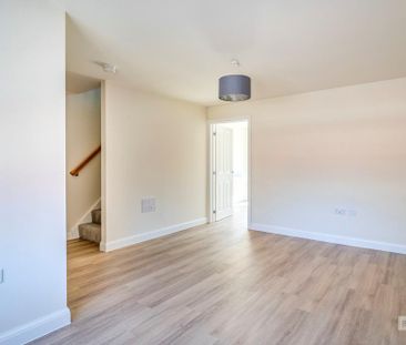 3 bedroom end of terrace house to rent - Photo 4