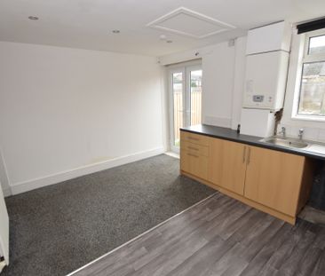 2 Bedroom Terraced House - Photo 4