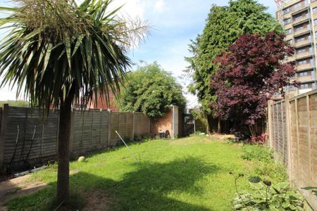 3 bedroom terraced house to rent - Photo 2