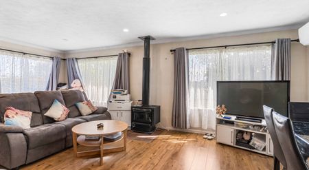 Spacious Home - Unbeatable Location - Photo 2