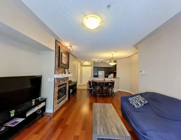 Cozy 2 Bedroom + Den Inglewood Condo by Park and Bow River, 2 mins to Downtown | 309 - 35 Inglewood Park SE, Calgary - Photo 1