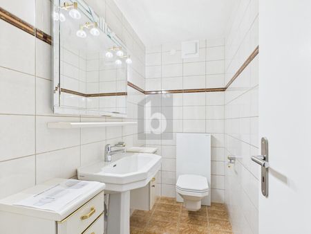 RENOVATED, EASY TO MAINTAIN WITH BEAUTIFUL VIEW - Photo 4