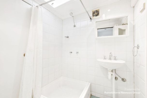 Charming Single Storey Terrace in the Heart of Newtown - Photo 1