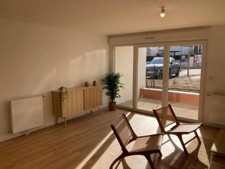 Location Appartement 4 pièces 81m² ST BENOIT 86280 - Photo 2