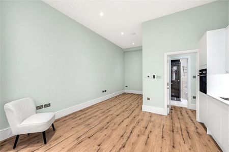 Newly refurbished Studio Flat in a desirable and highly regarded area conveniently close to Kensington Olympia (0.5 miles). - Photo 2
