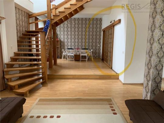 Vila de cinci camere in zona Schei - Fotografie 1