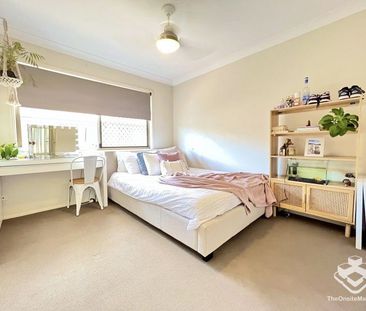 Spacious 3 Bedrooms Townhouse in a great location - Photo 6