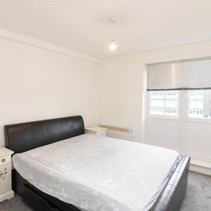 1 Bedroom Flat - Third Floor - Photo 2