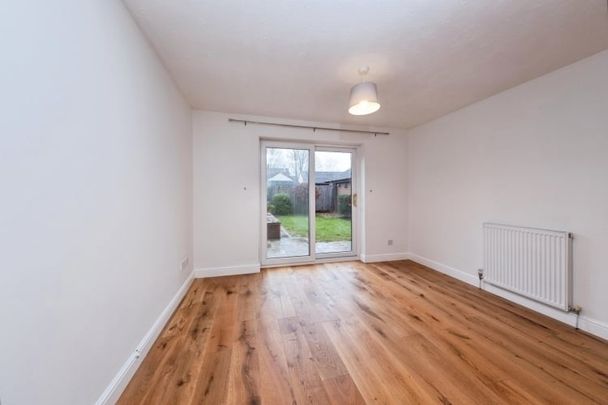 Dove Green, Bicester - Photo 1