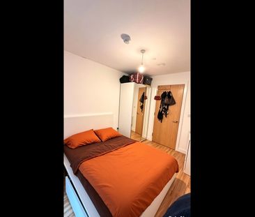 2 Bed Flat, Michigan Point, M50 - Photo 4