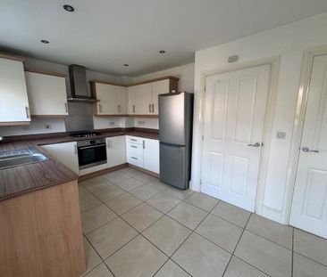 3 bedroom semi-detached house to rent - Photo 6