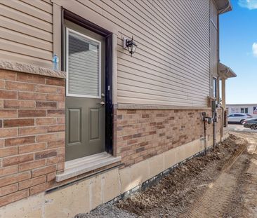 For Lease - 2077 Horace Duncan Crescent, Oshawa, Ontario - Photo 3