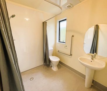 Spacious executive studio - Photo 6