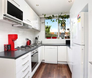 Spacious & Private Two-Bedroom Townhouse – Prime Glenroy Location - Photo 5