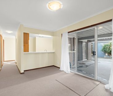 14 Alabar Crescent, GLOBE DERBY PARK - Photo 5