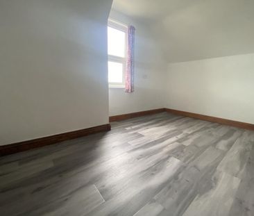 3 bedroom end of terrace house to rent - Photo 4