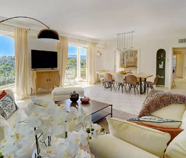 VILLA TRES SPACIEUSE EN POSITION DOMINANTE - Photo 1