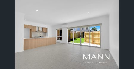 Stunning Brand New Home in Wollert - Photo 2