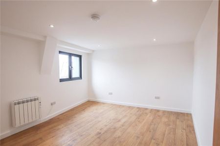 1 bedroom penthouse to rent - Photo 3