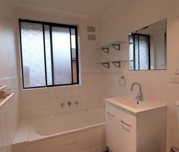 Top Floor Apartment in Prime Kensington Location - Photo 5