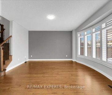 17 FORTIS CRESCENT - Photo 1